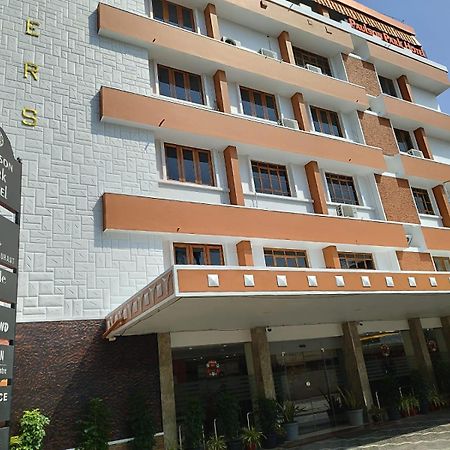 Paulson Park Hotel Kochi Екстер'єр фото