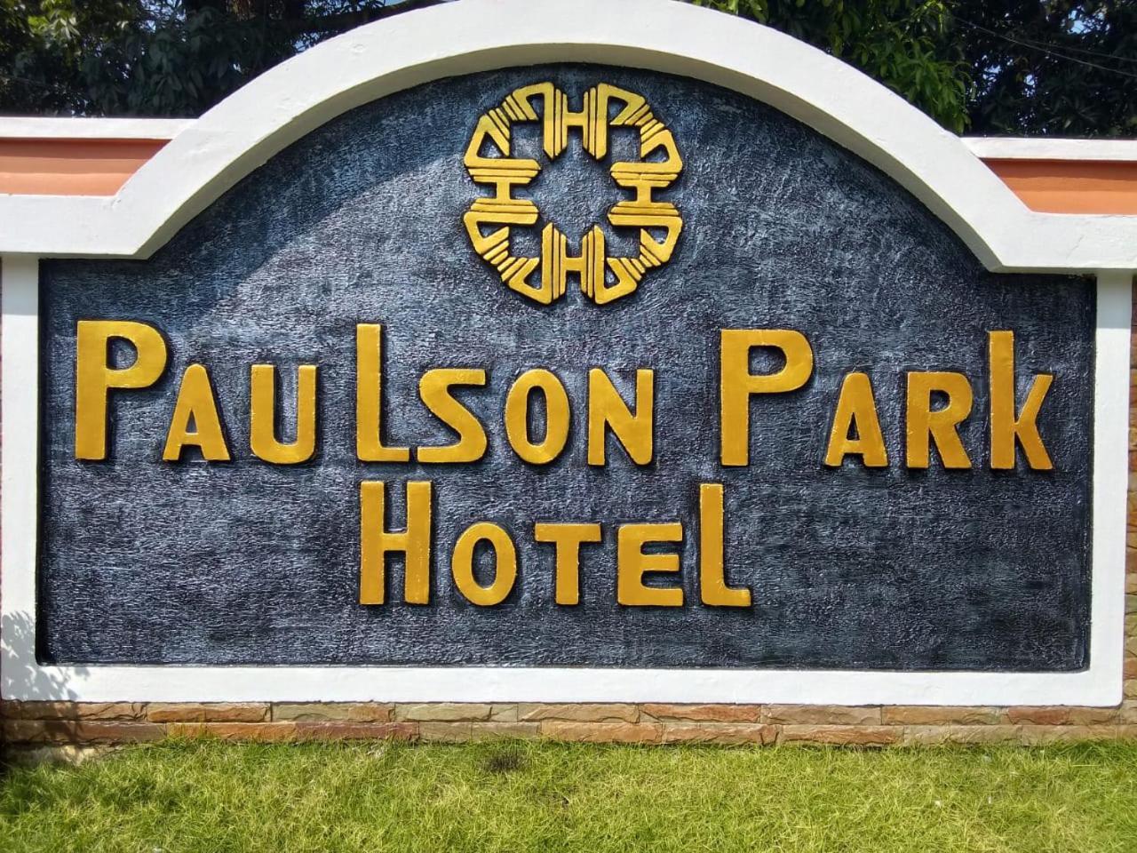 Paulson Park Hotel Kochi Екстер'єр фото