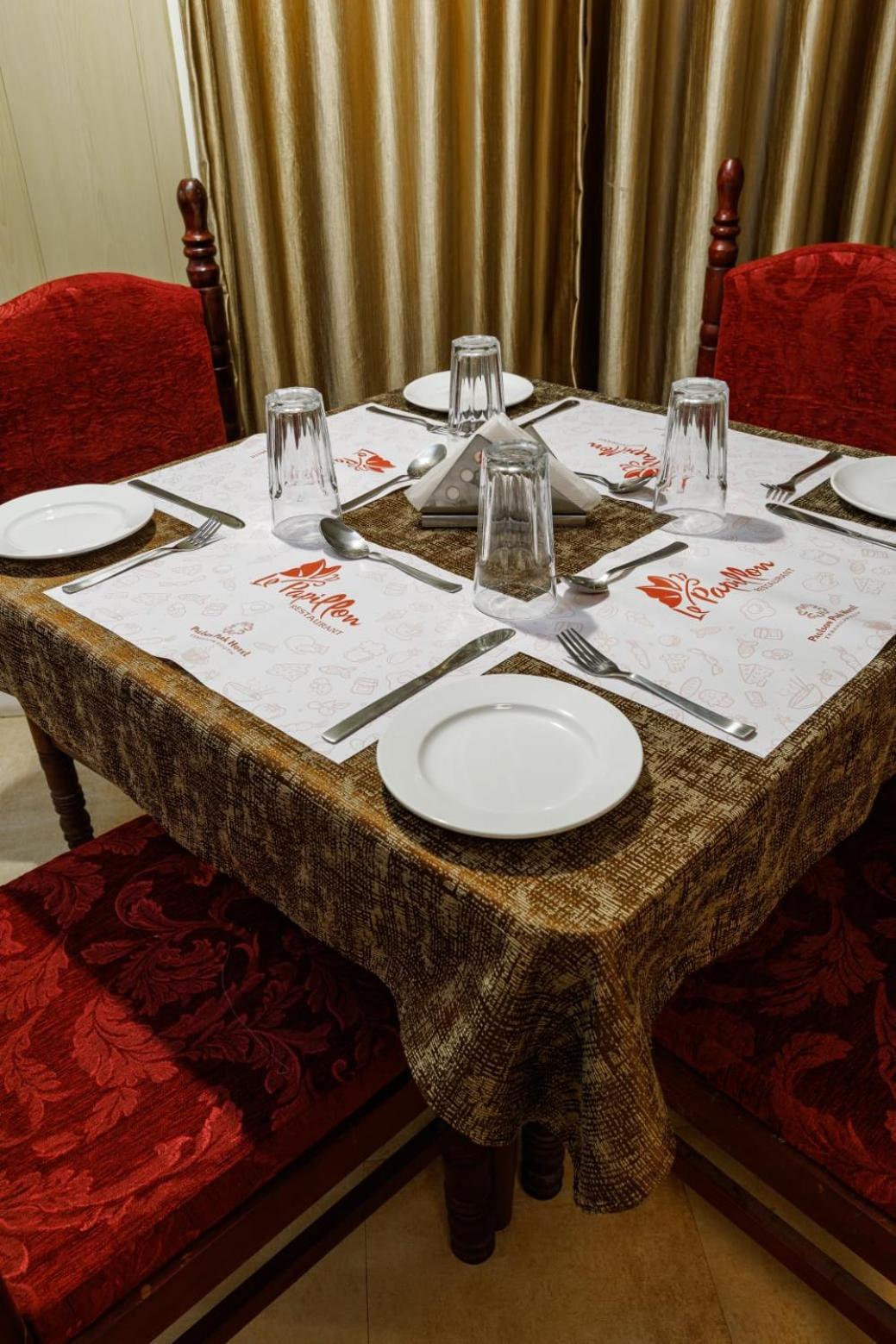 Paulson Park Hotel Kochi Екстер'єр фото