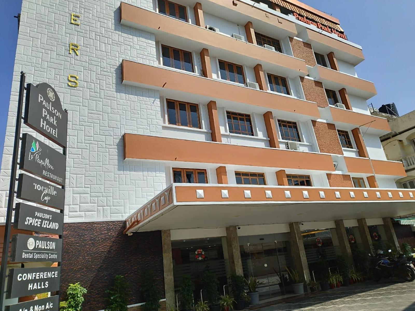 Paulson Park Hotel Kochi Екстер'єр фото